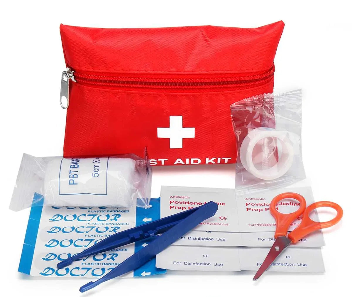 Compact 16-piece first aid kit for 72h emergency use in Europe